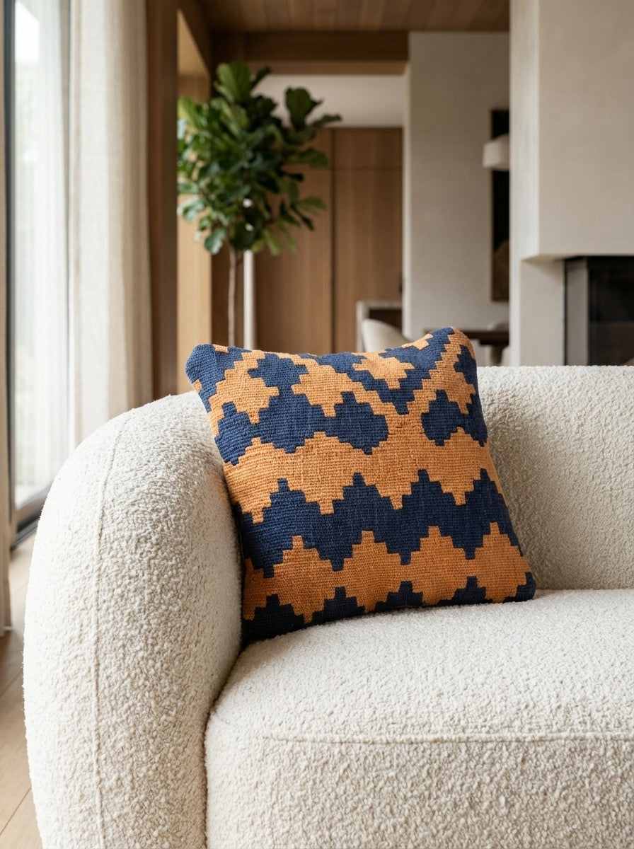 Kelim Kissen — Handmade, 40x40 cm, Multicolor, 100% Virgin Wool | Detail view