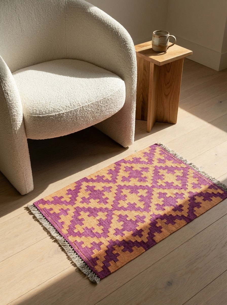 Kelim Gashgai — Handmade, 44x63 cm, Yellow, 100% Virgin Wool | Detail view