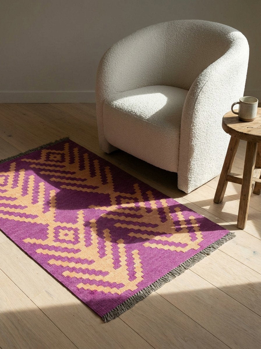 Kelim Gashgai — Handgefertigt, 94x64 cm, Violett, 100% Virgin Wool | Detail view