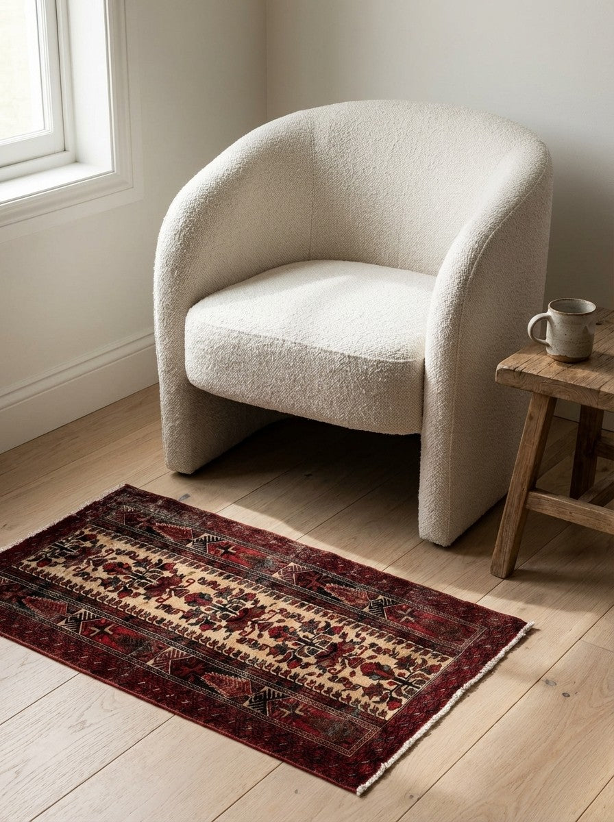 Heritage — Hand-knotted, 98x182 cm, Brown, 100% Virgin Wool | Detail view