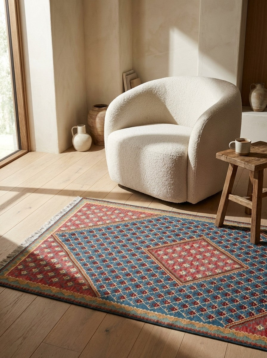 Kelim Senneh — Handmade, 105x150 cm, Blue, 100% Virgin Wool | Detail view
