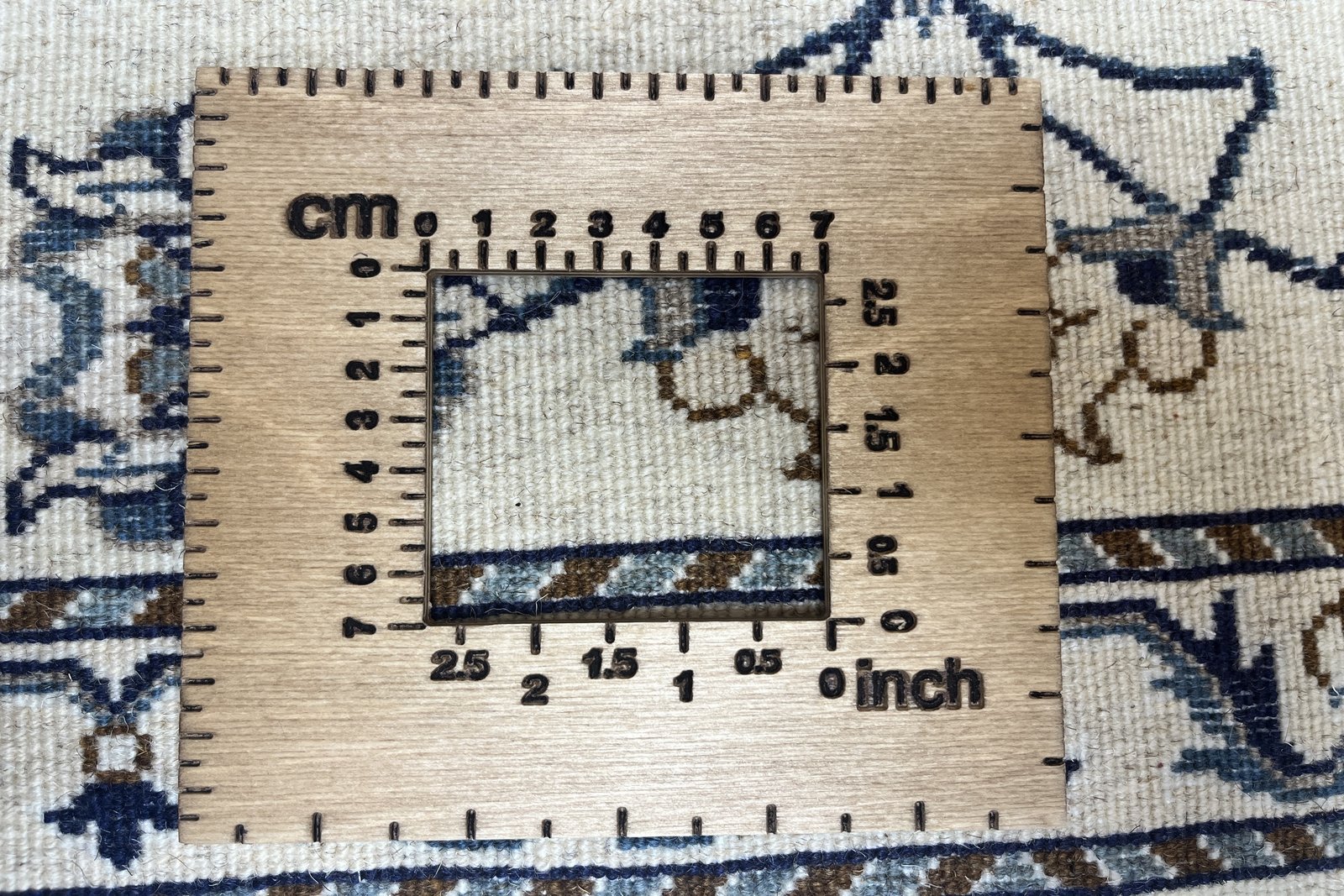 Nain 12La — Hand-knotted, 70x138 cm, Beige, 100% Virgin Wool | View 11