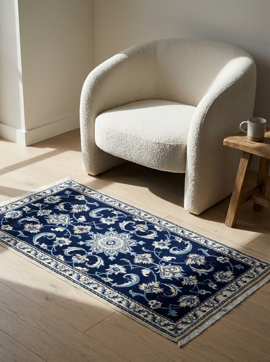 Nain 12La — Hand-knotted, 67x136 cm, Blue, 100% Virgin Wool | Detail view