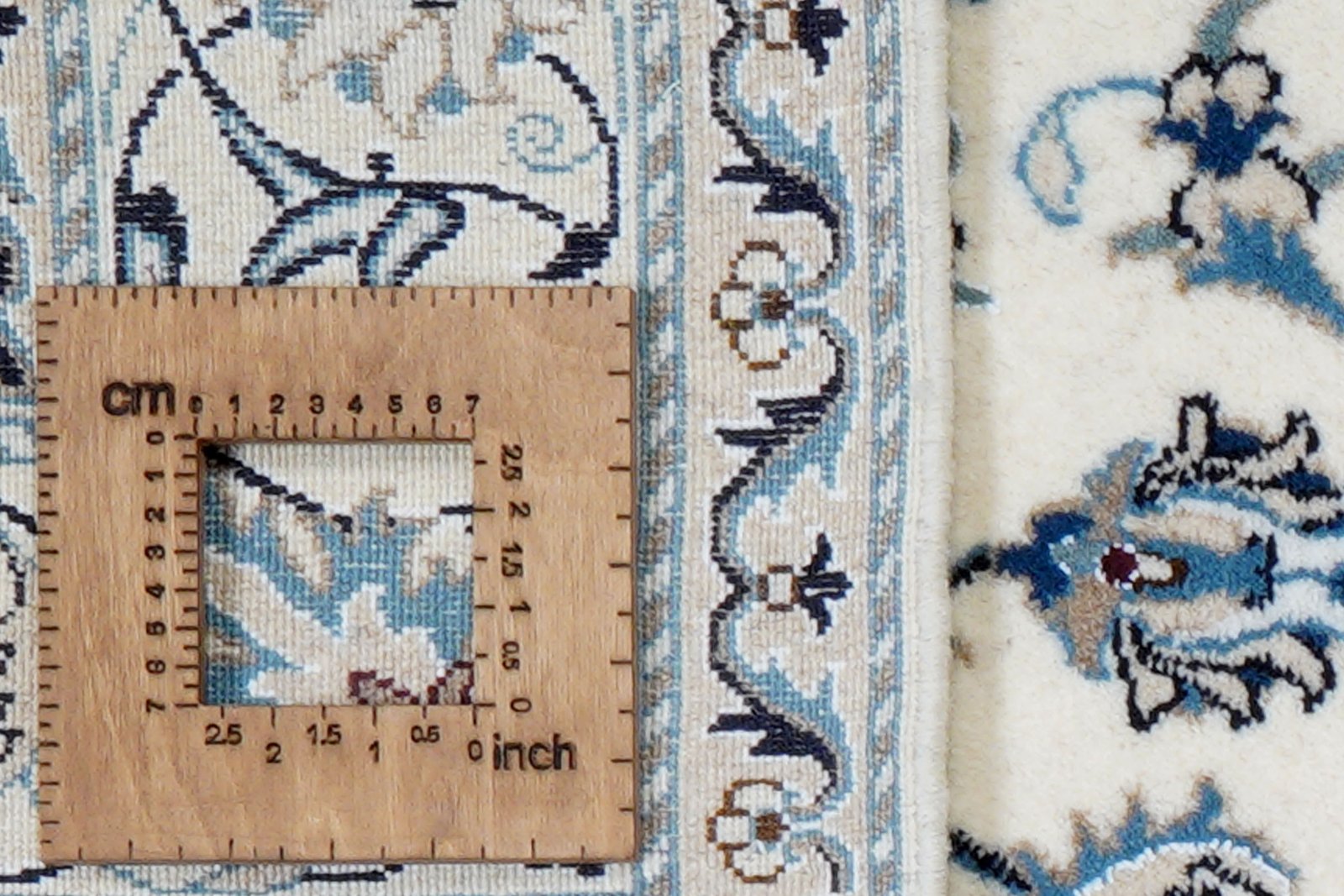 Nain 12La — Hand-knotted, 161x234 cm, Beige, 100% Virgin Wool | View 8