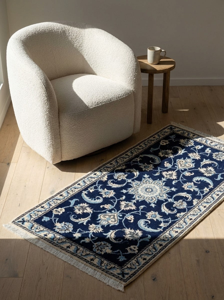 Nain 12La — Hand-knotted, 68x136 cm, Blue, 100% Virgin Wool | Detail view