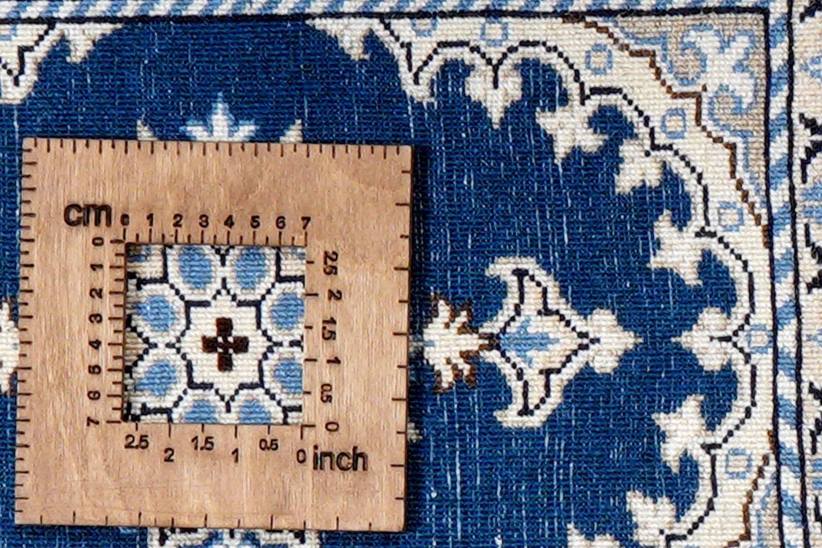 Nain 12La — Hand-knotted, 40x56 cm, Blue, 100% Virgin Wool | View 8