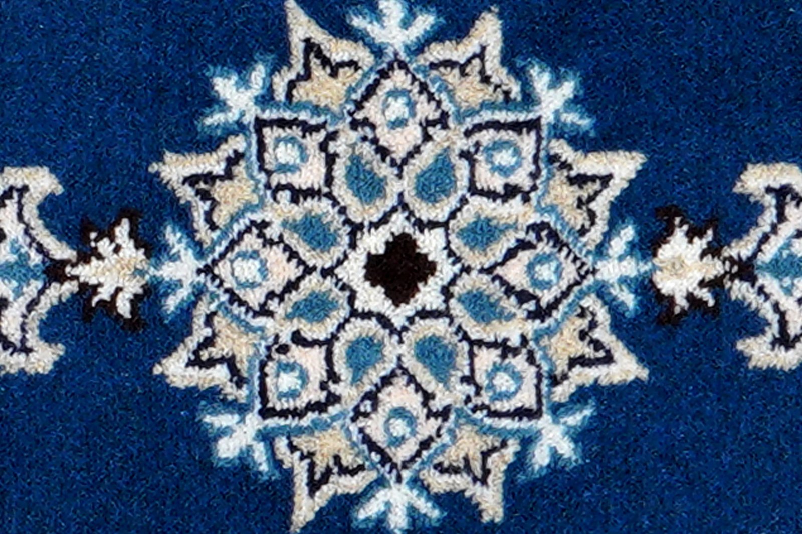 Nain 12La — Hand-knotted, 39x59 cm, Blue, 100% Virgin Wool | View 6