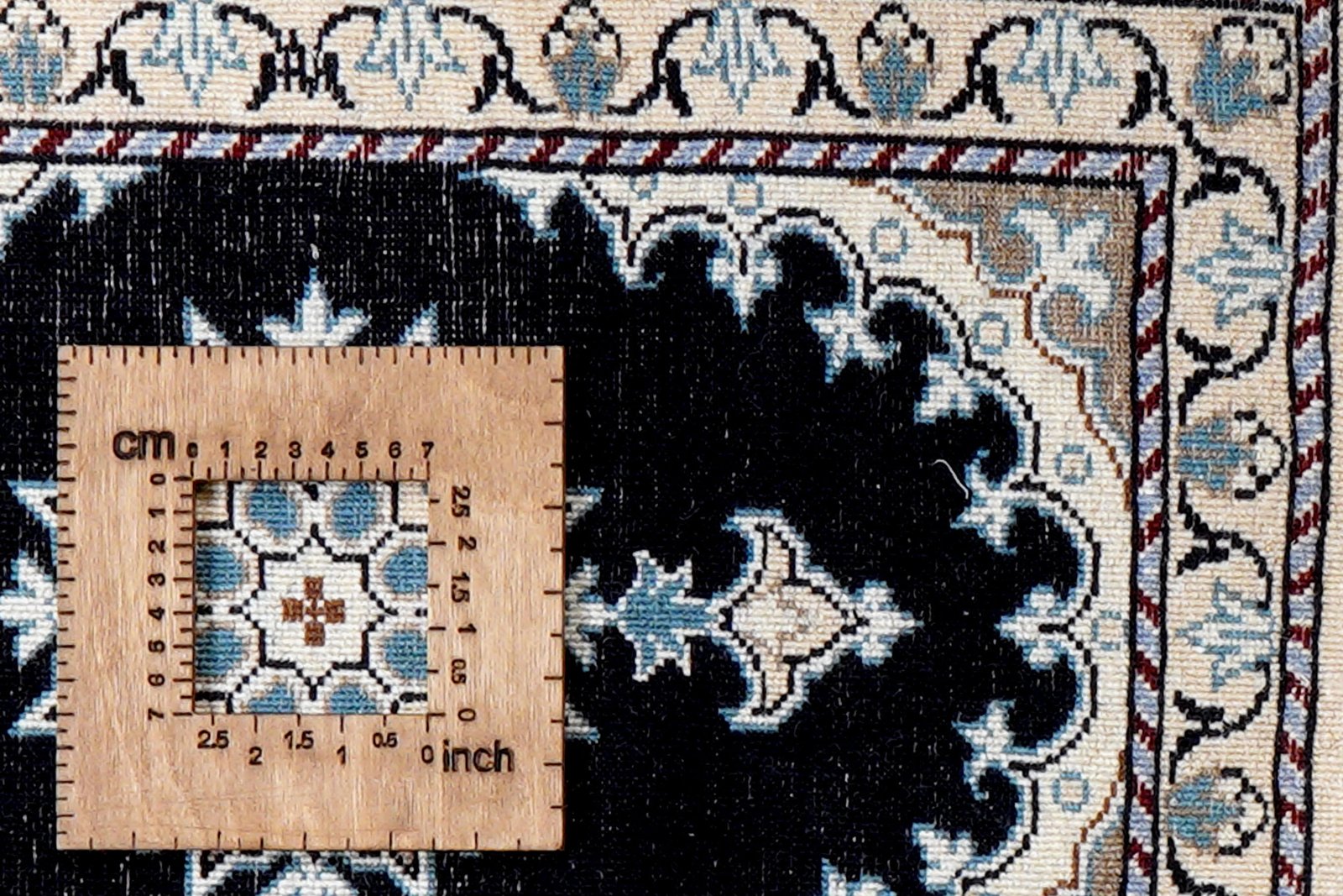 Nain 12La — Hand-knotted, 41x64 cm, Blue, 100% Virgin Wool | View 8