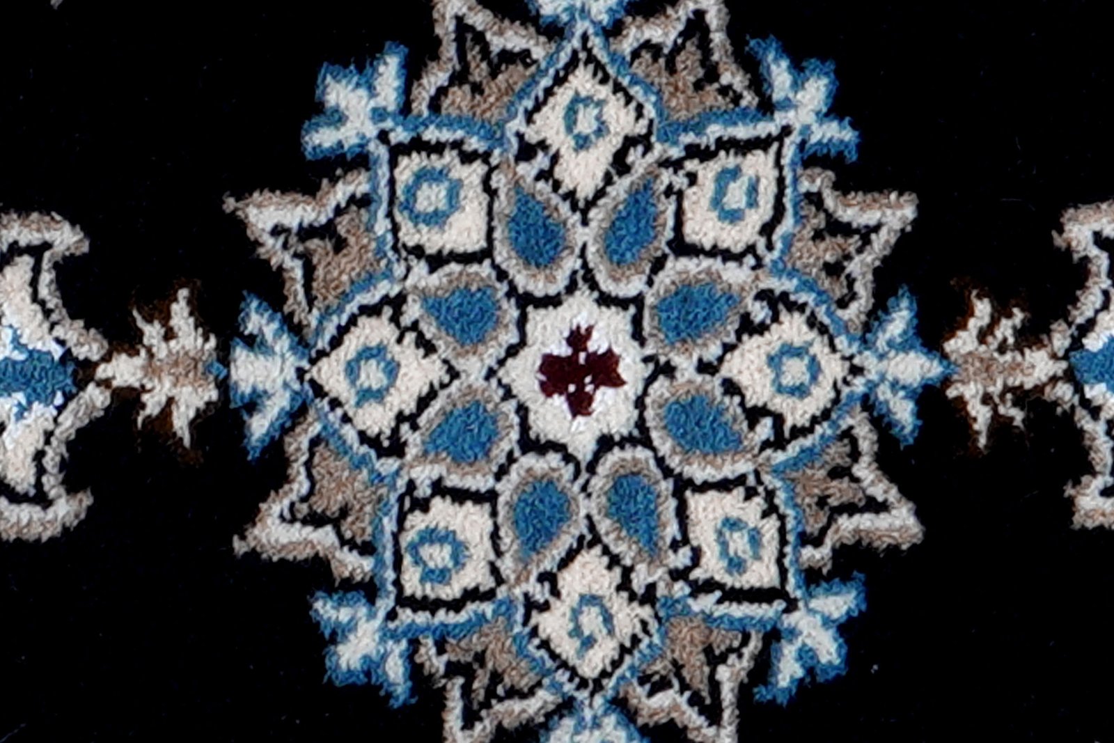 Nain 12La — Hand-knotted, 40x61 cm, Blue, 100% Virgin Wool | View 6