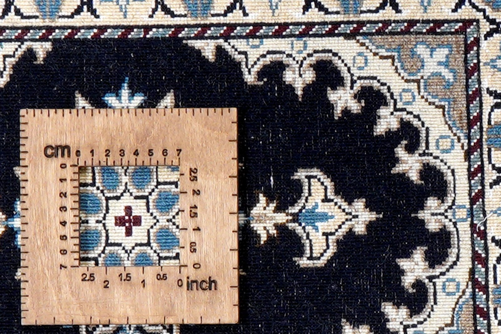 Nain 12La — Hand-knotted, 40x61 cm, Blue, 100% Virgin Wool | View 8
