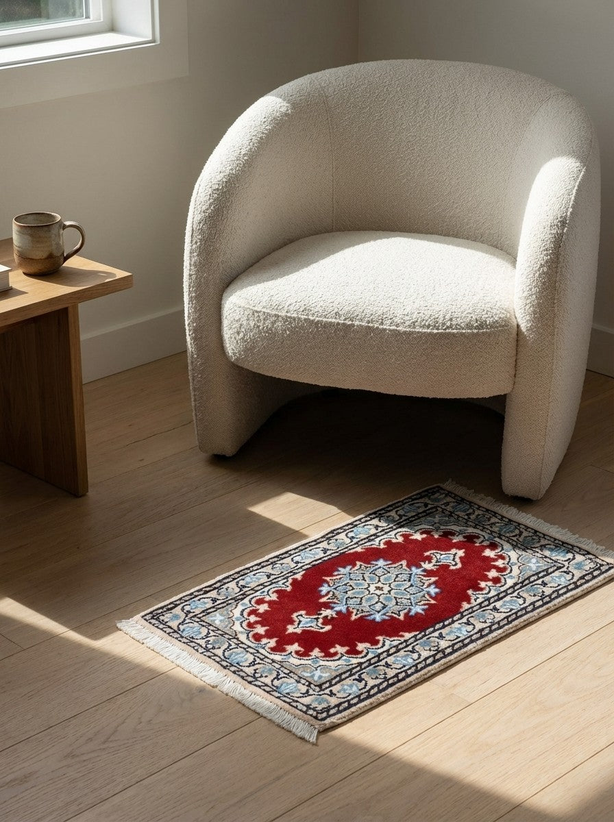 Nain 12La — Hand-knotted, 39x59 cm, Multicolor, 100% Virgin Wool | Detail view