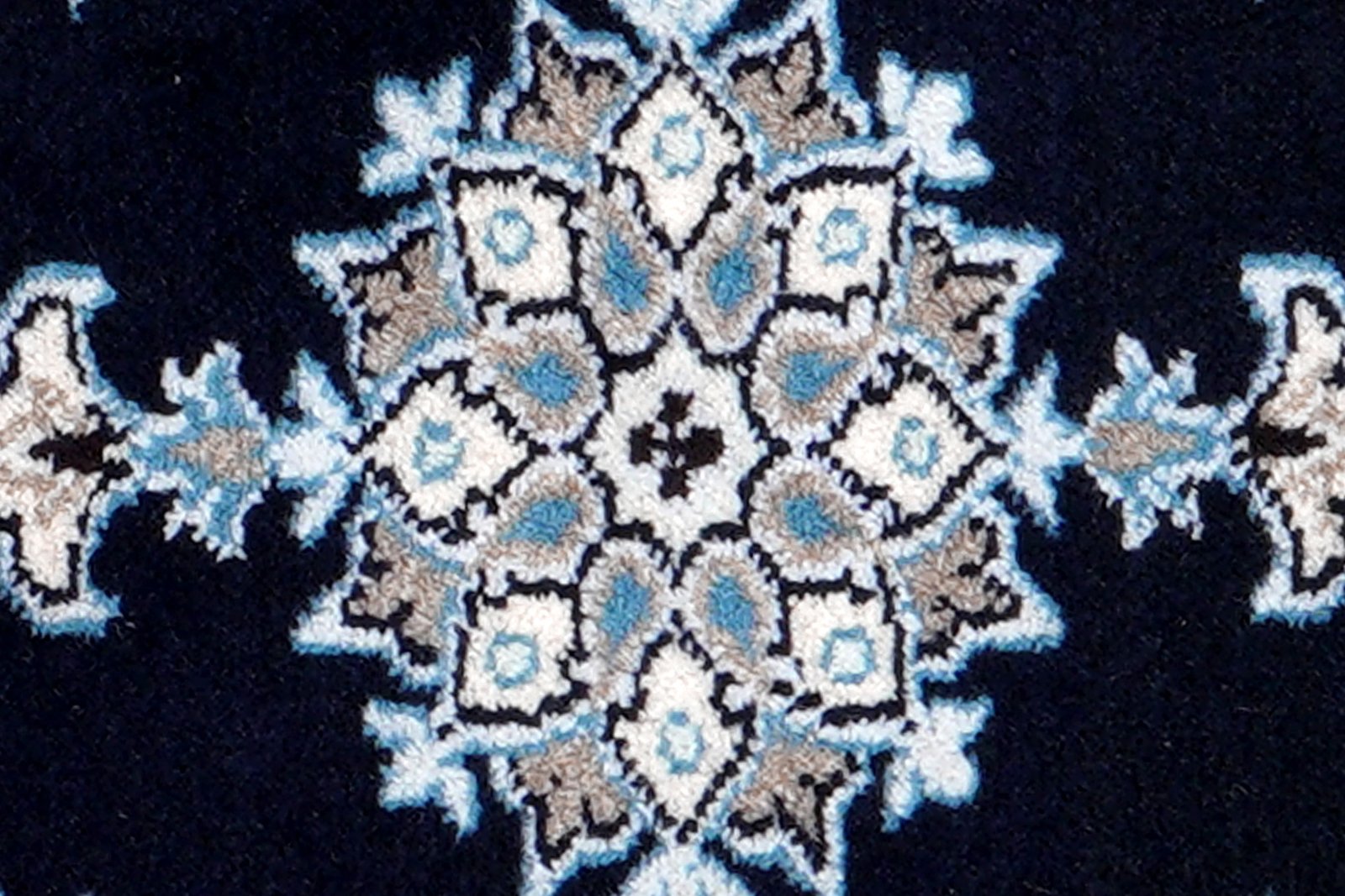 Nain 12La — Hand-knotted, 41x61 cm, Blue, 100% Virgin Wool | View 6