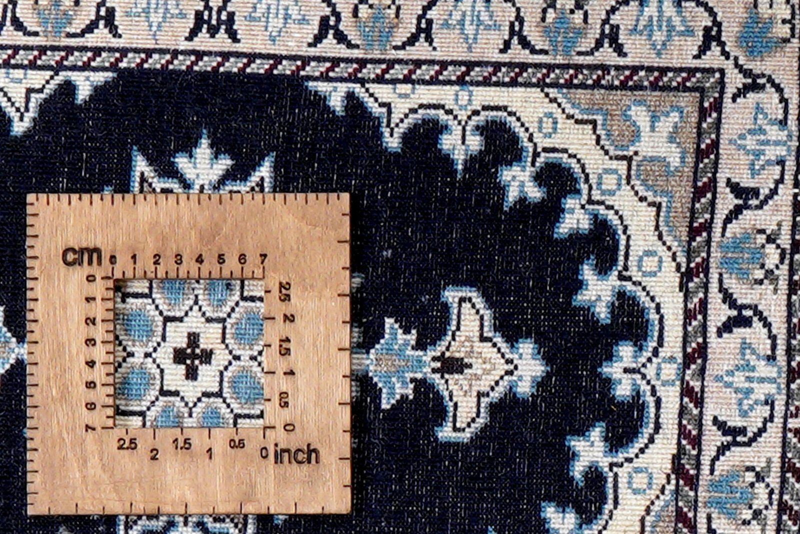 Nain 12La — Hand-knotted, 41x61 cm, Blue, 100% Virgin Wool | View 8