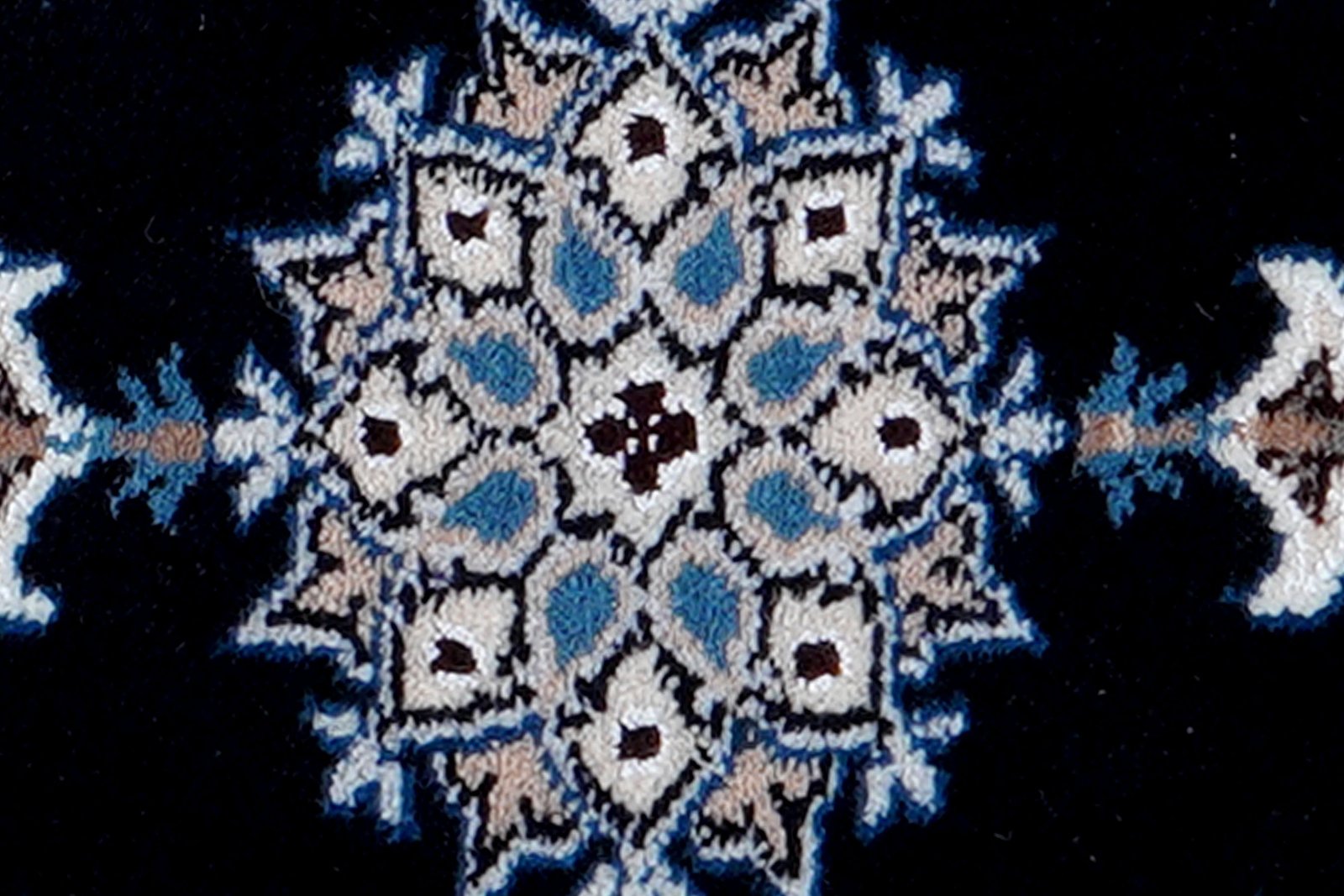 Nain 12La — Hand-knotted, 39x56 cm, Blue, 100% Virgin Wool | View 6