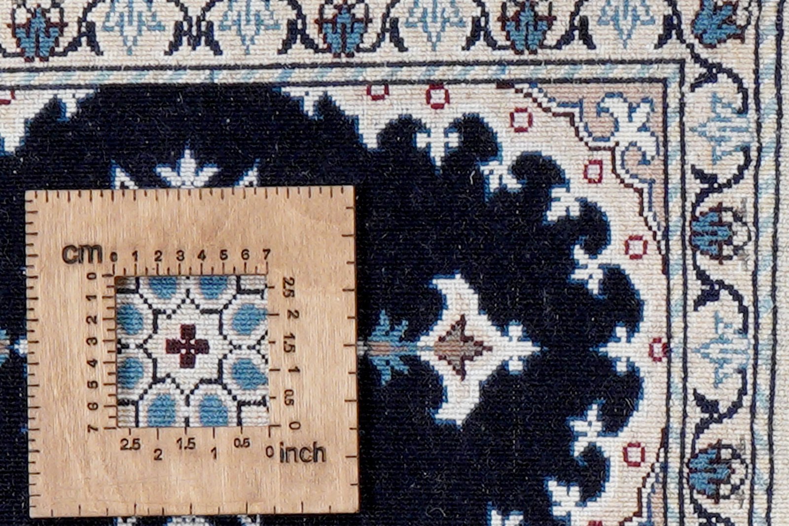 Nain 12La — Hand-knotted, 39x56 cm, Blue, 100% Virgin Wool | View 8