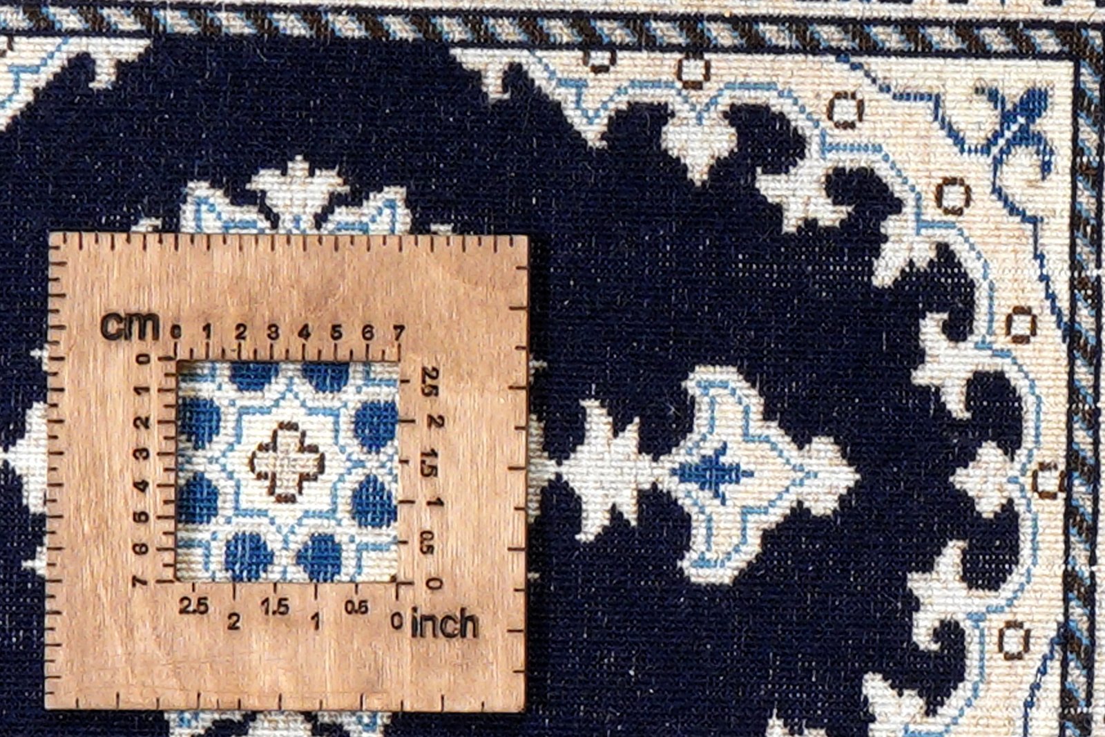 Nain 12La — Hand-knotted, 40x62 cm, Blue, 100% Virgin Wool | View 8
