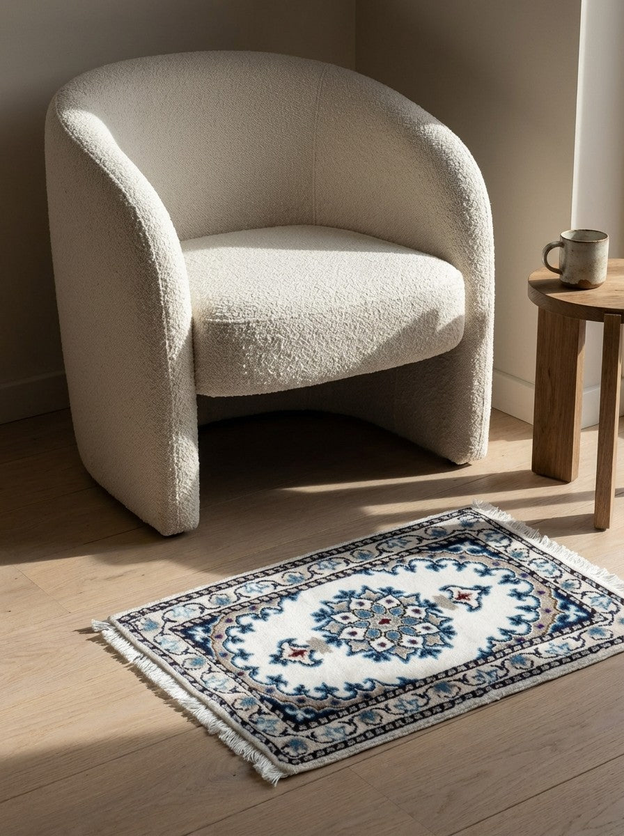 Nain 12La — Hand-knotted, 37x59 cm, Multicolor, 100% Virgin Wool | Detail view