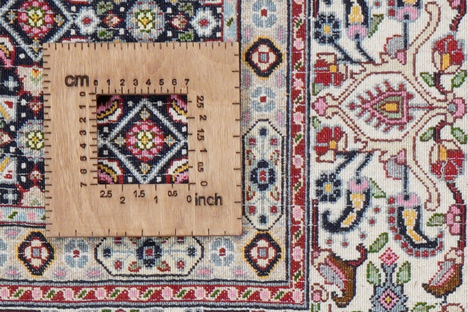 Moud Mahi — Hand-knotted, 150x201 cm, Beige, 100% Virgin Wool | View 8