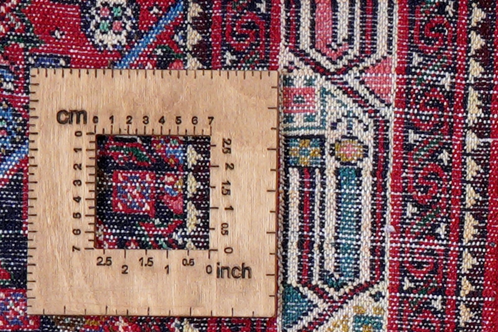 Assadabad — Hand-knotted, 113x163 cm, Red, 100% Virgin Wool | View 8