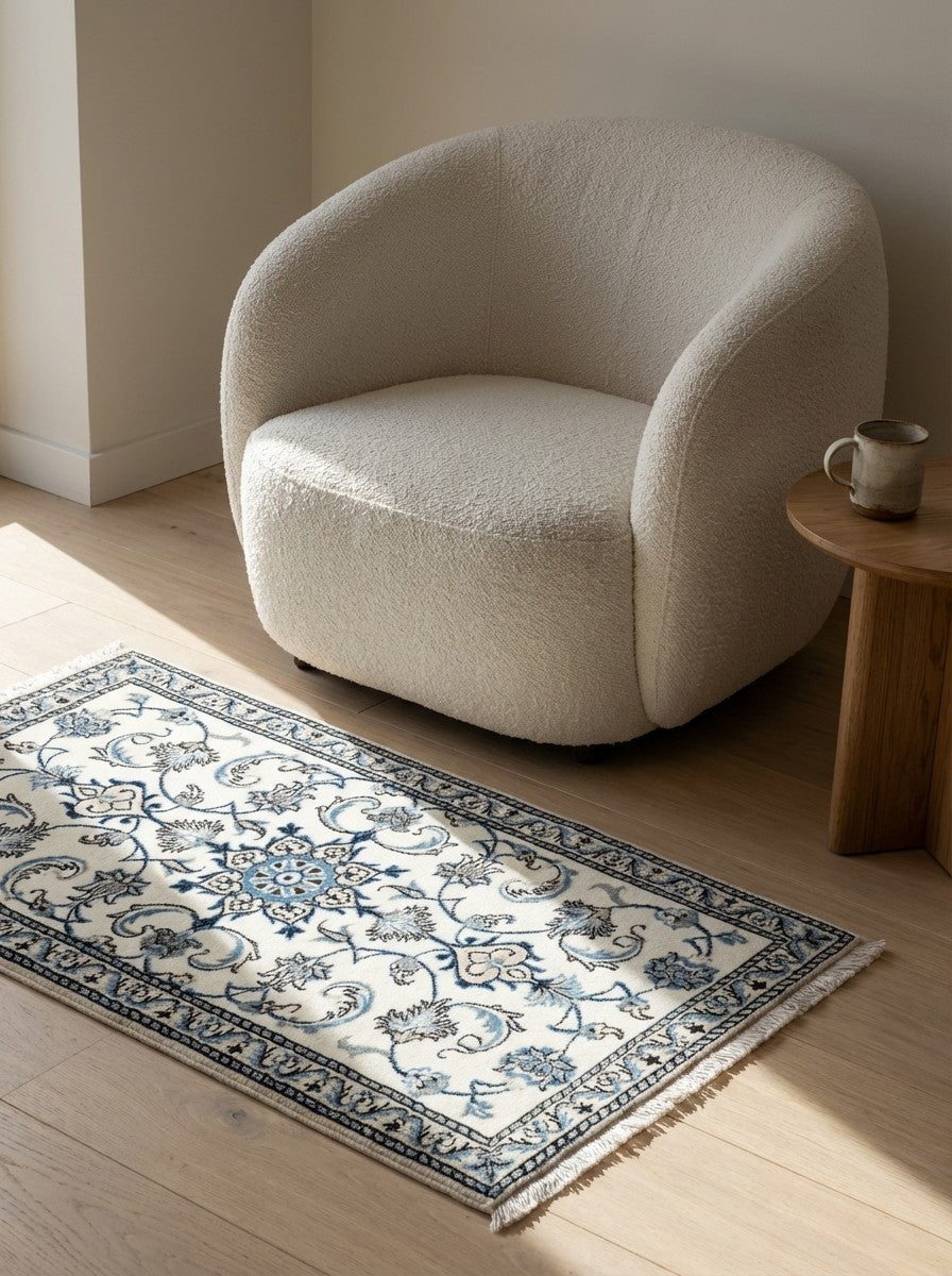 Nain 12La — Hand-knotted, 71x136 cm, Beige, 100% Virgin Wool | Detail view