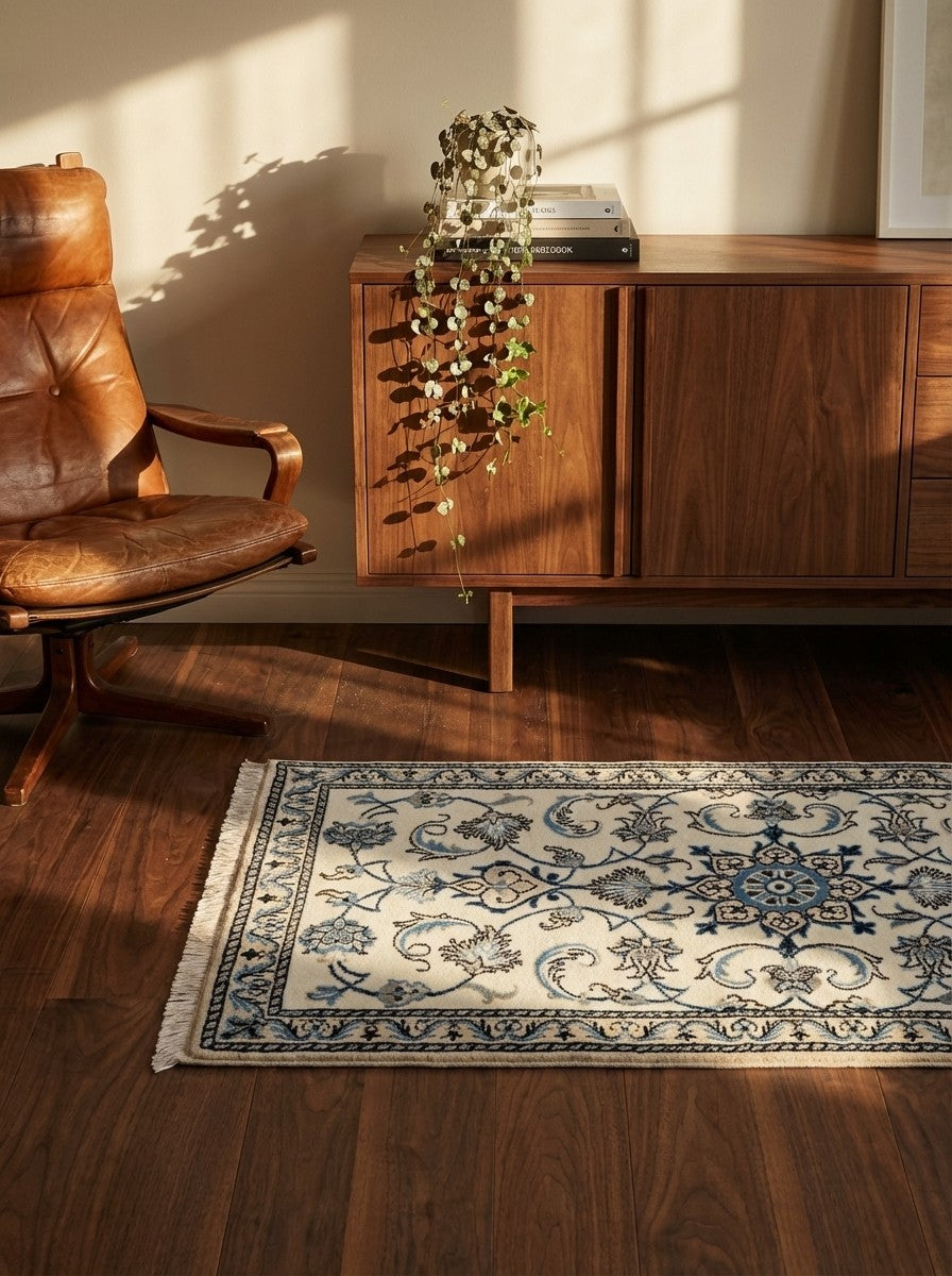 Nain 12La — Hand-knotted, 71x136 cm, Beige, 100% Virgin Wool | Back view