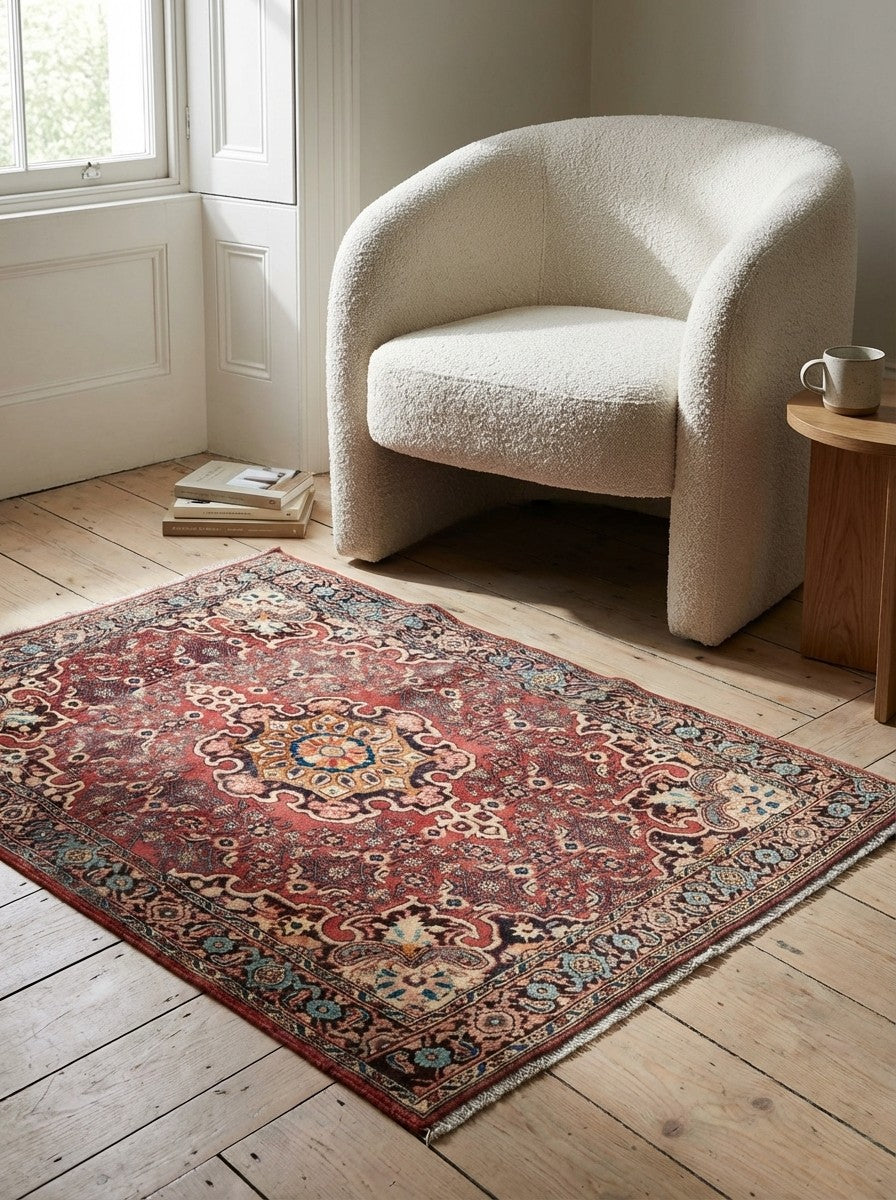 Heritage — Hand-knotted, 107x172 cm, Red, 100% Virgin Wool | Detail view