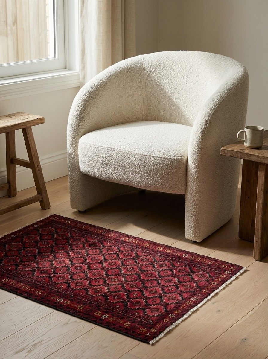 Heritage — Hand-knotted, 101x197 cm, Red, 100% Virgin Wool | Detail view