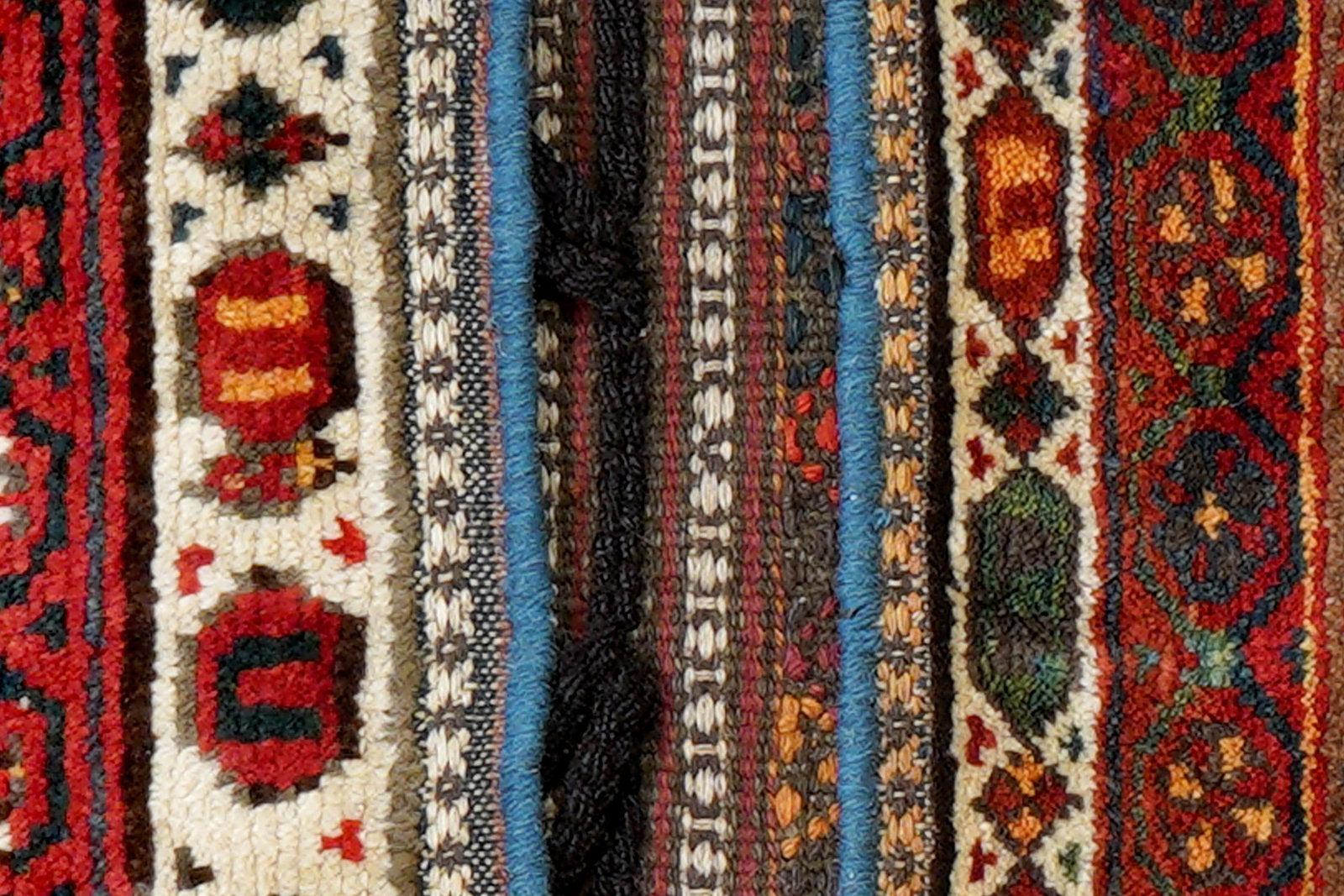 Khorjin — Handgefertigt, 136x70 cm, Bunt, 100% Virgin Wool | View 6