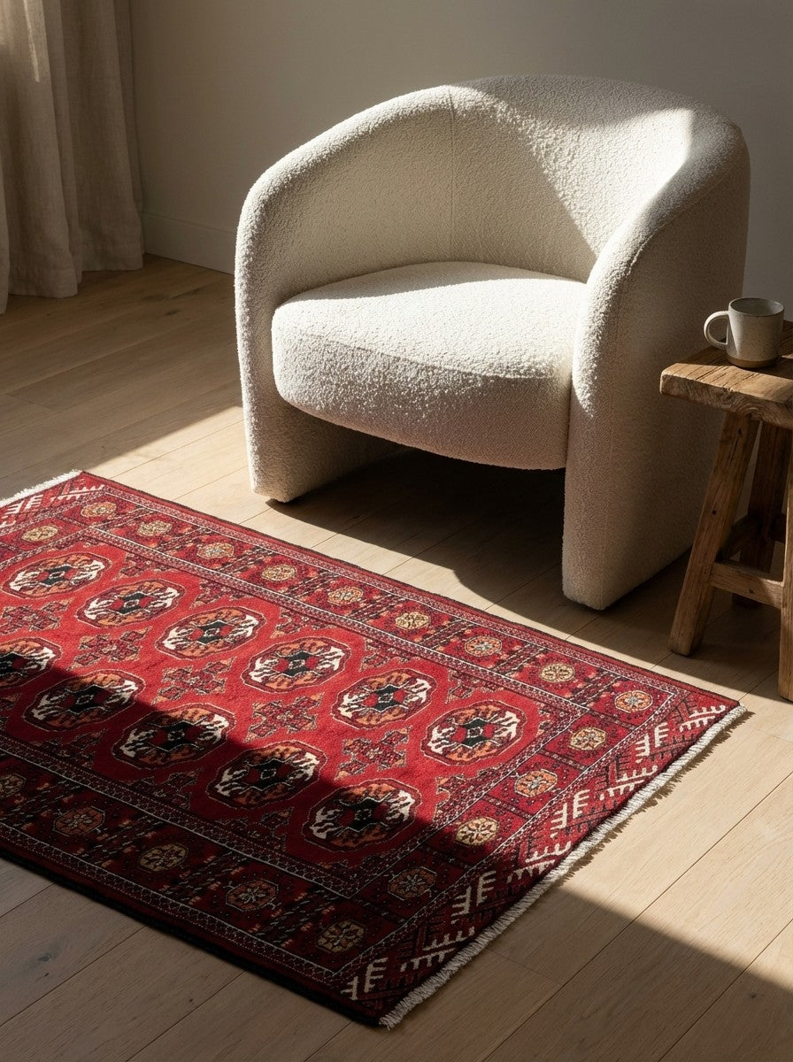 Turkman — Hand-knotted, 100x146 cm, Red, 100% Virgin Wool | Detail view