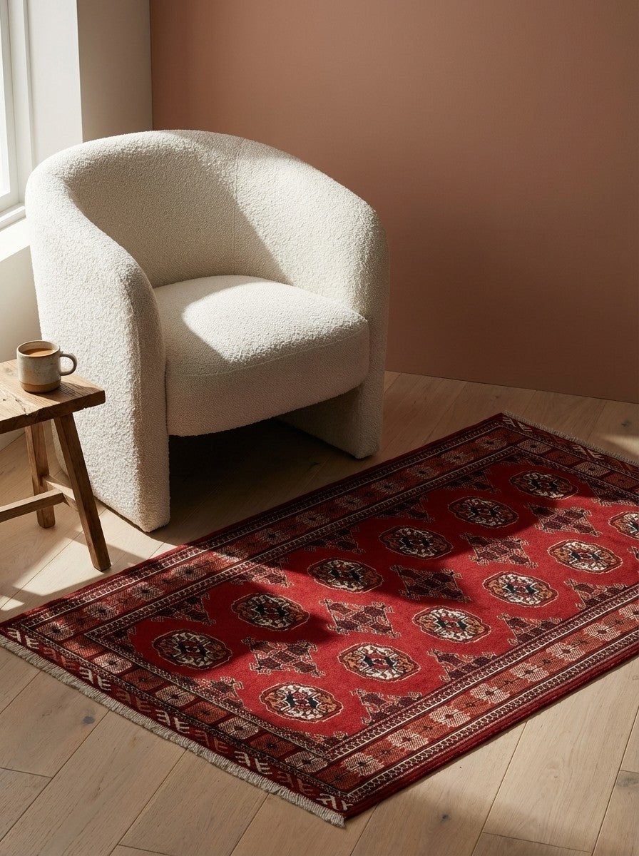 Turkman — Hand-knotted, 99x147 cm, Red, 100% Virgin Wool | Detail view