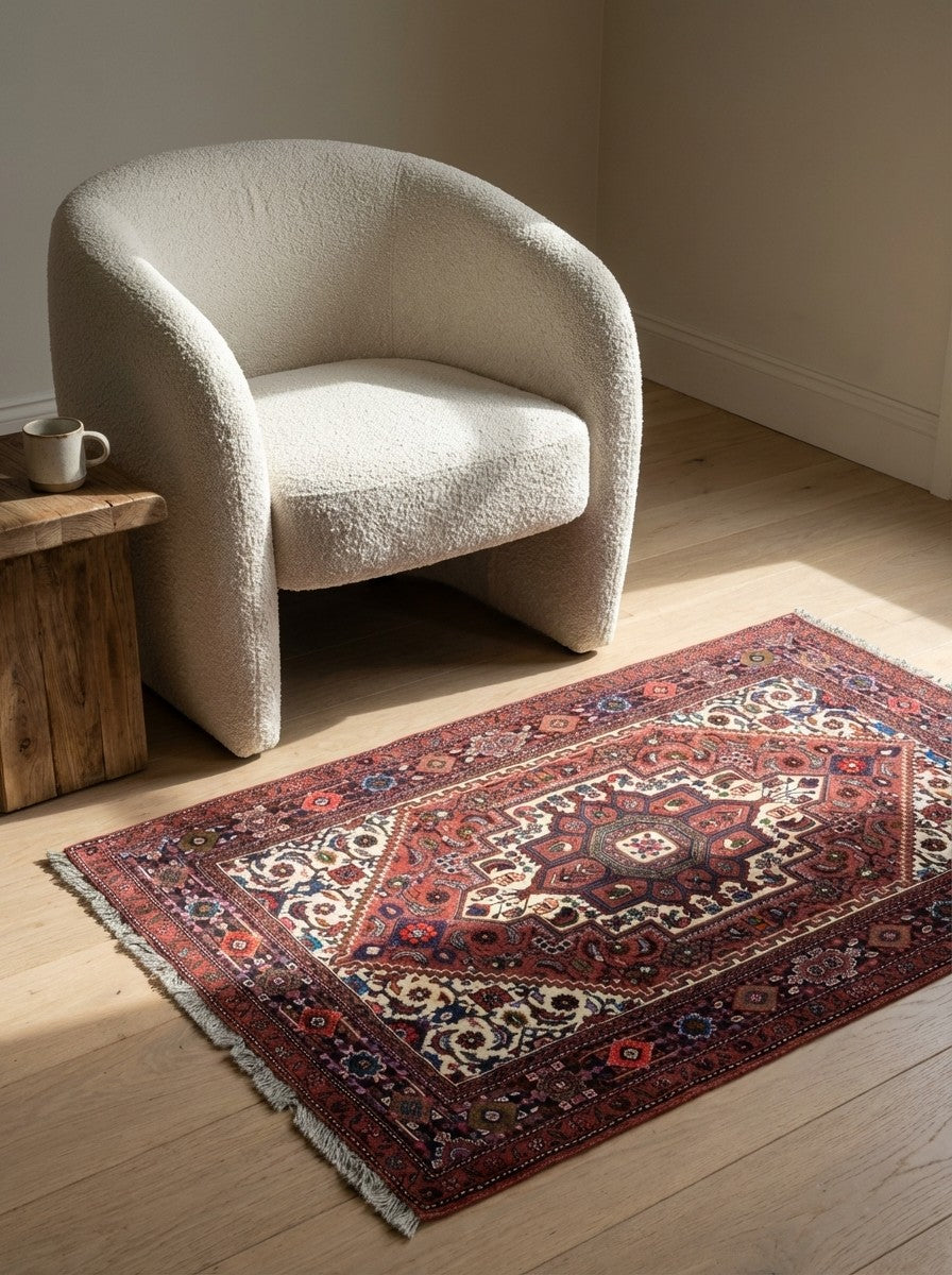 Goltuk — Hand-knotted, 75x129 cm, Red, 100% Virgin Wool | Detail view