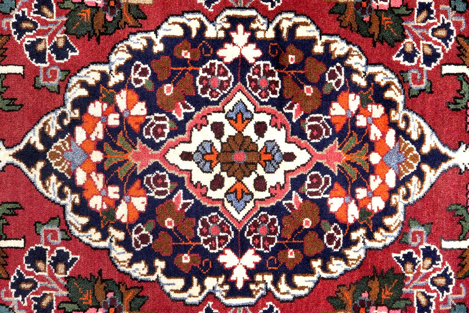 Saveh — Hand-knotted, 109x161 cm, Red, 100% Virgin Wool | View 6