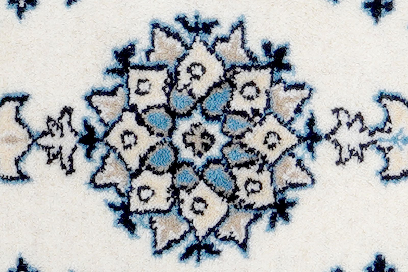 Nain 12La — Hand-knotted, 39x63 cm, Beige, 100% Virgin Wool | View 6