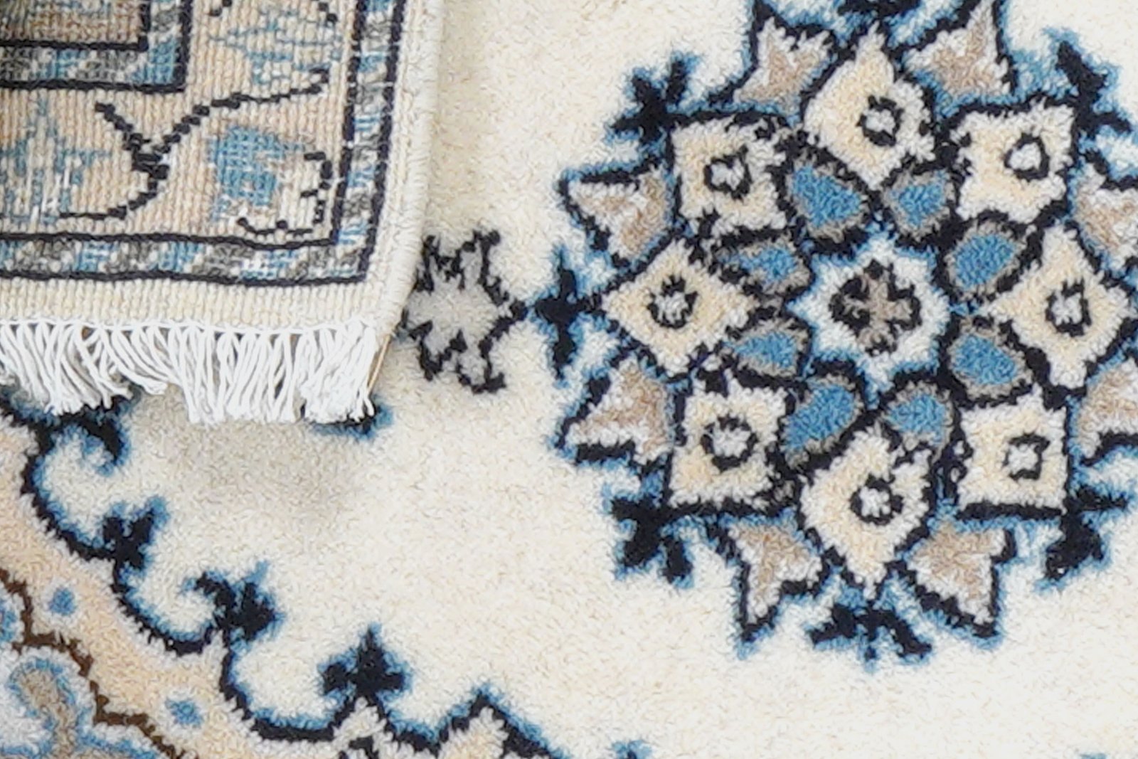 Nain 12La — Hand-knotted, 39x63 cm, Beige, 100% Virgin Wool | View 7