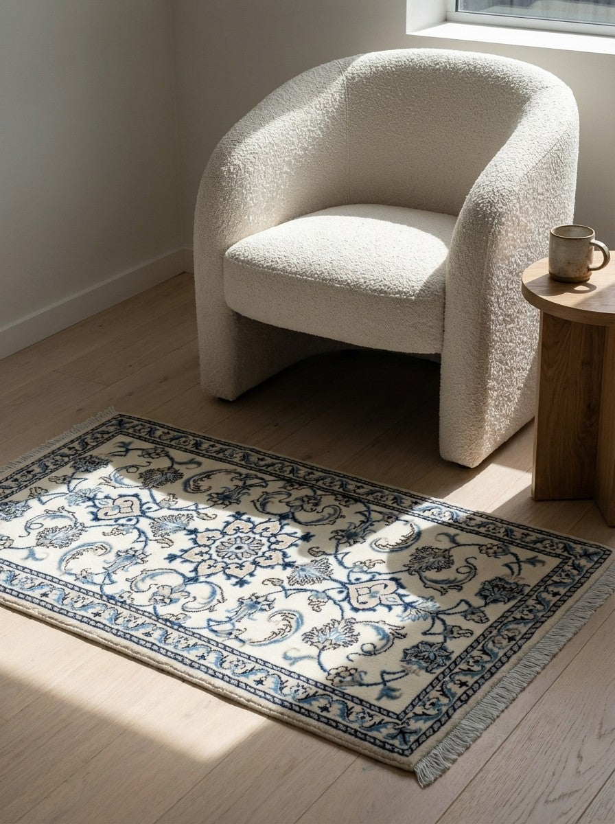 Nain 12La — Hand-knotted, 73x140 cm, Beige, 100% Virgin Wool | Detail view