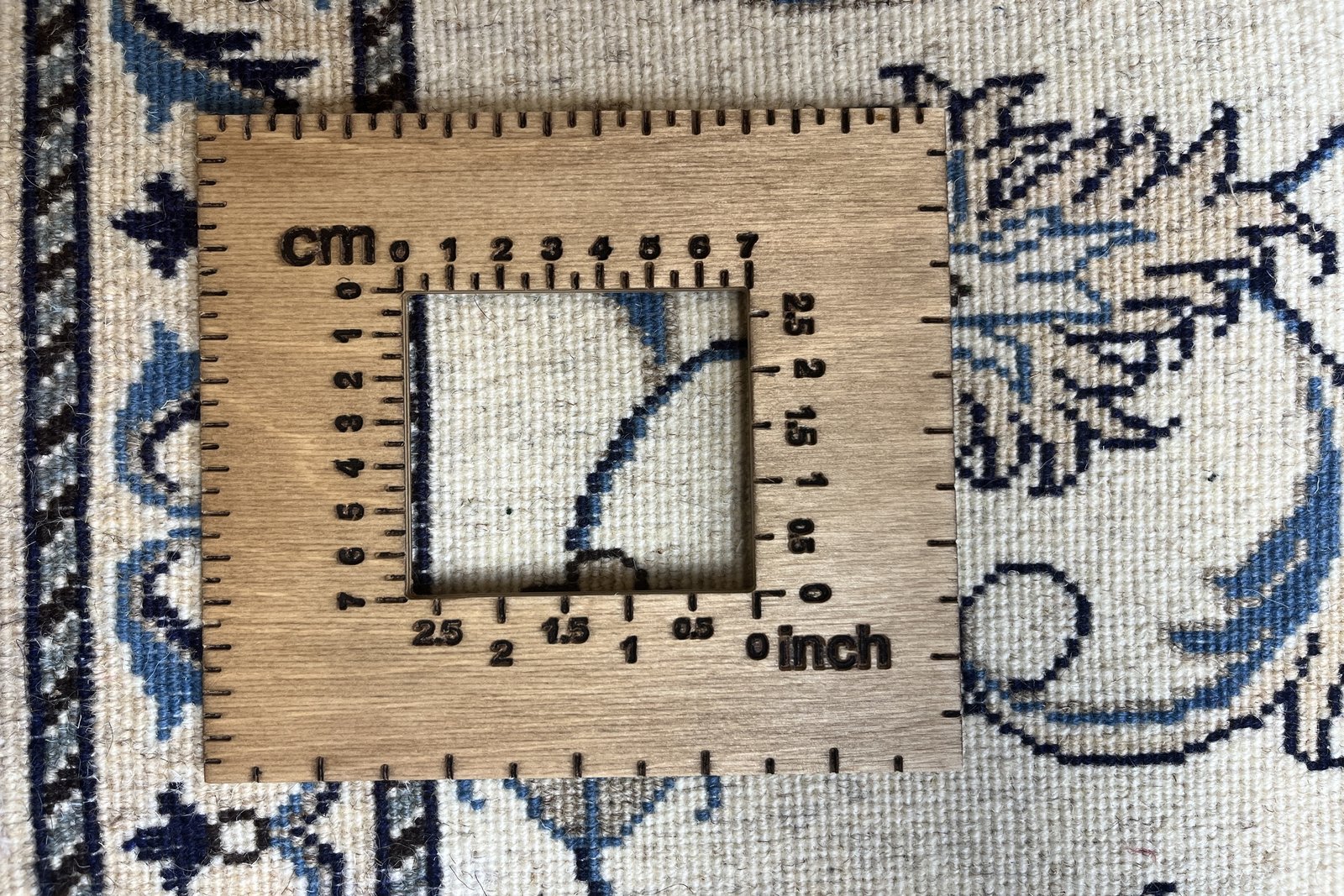 Nain 12La — Hand-knotted, 73x140 cm, Beige, 100% Virgin Wool | View 11
