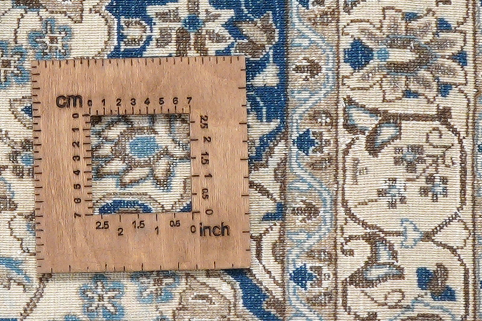 Heritage — Hand-knotted, 117x198 cm, Beige, 100% Virgin Wool | View 8
