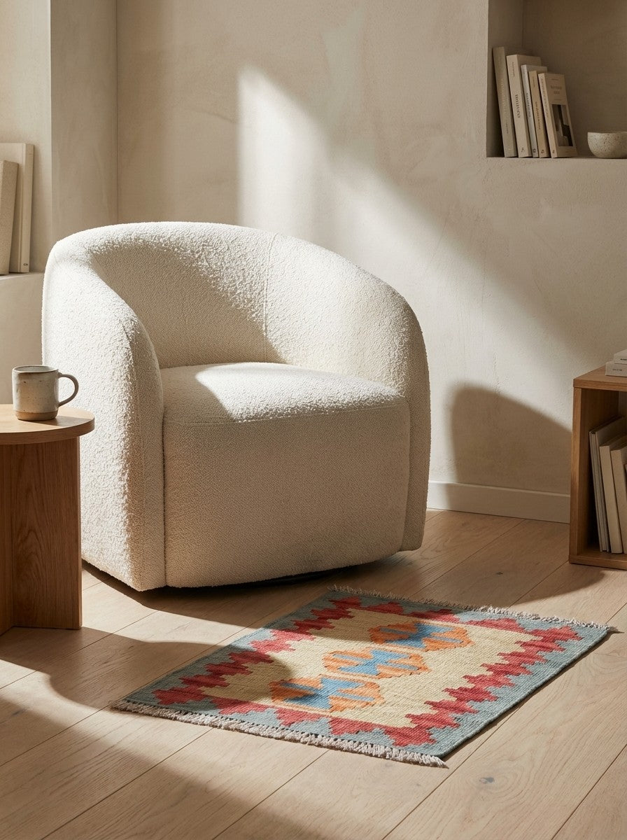 Kelim Gashgai — Handmade, 41x58 cm, Beige, 100% Virgin Wool | Detail view