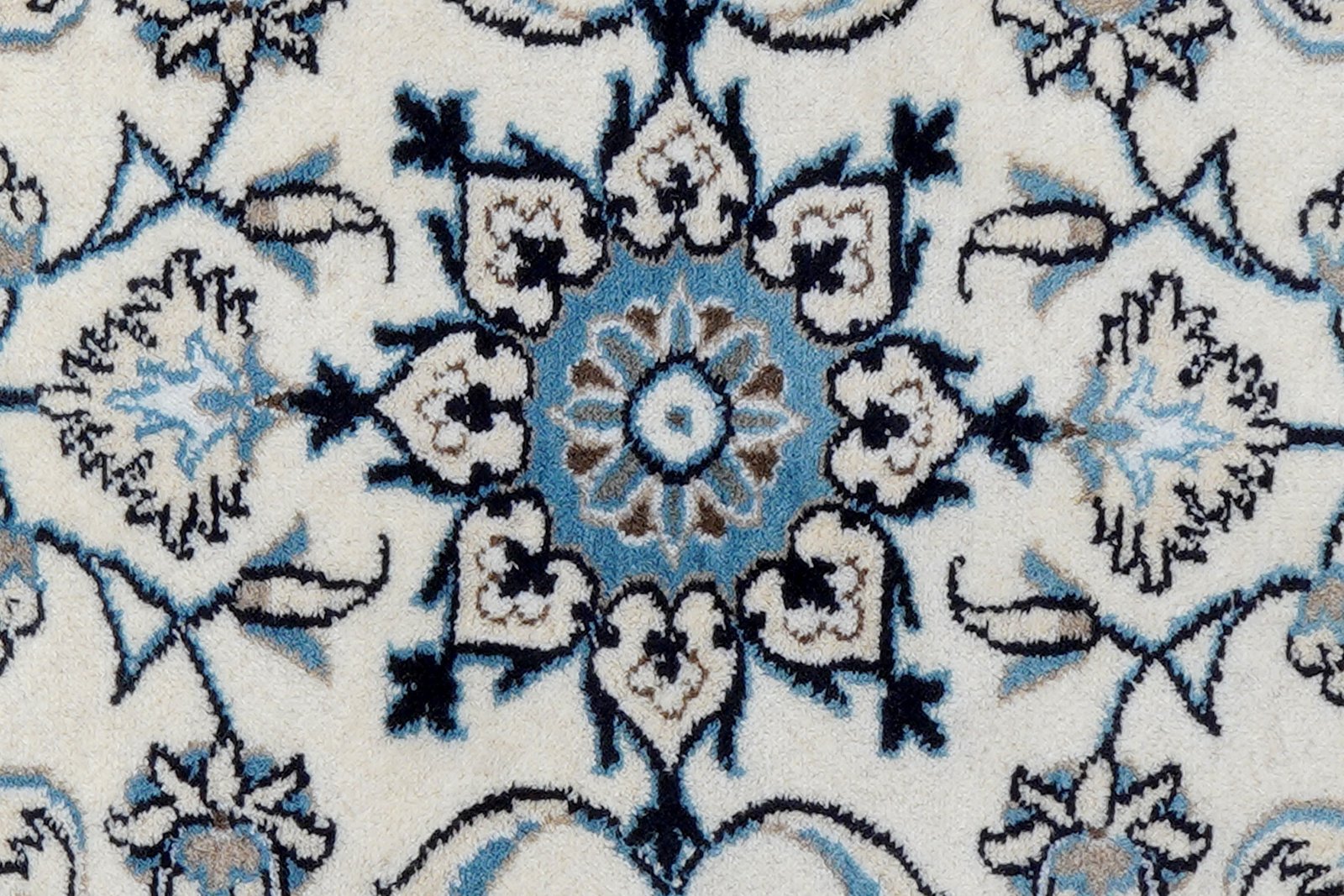 Nain 12La — Hand-knotted, 70x136 cm, Beige, 100% Virgin Wool | View 6