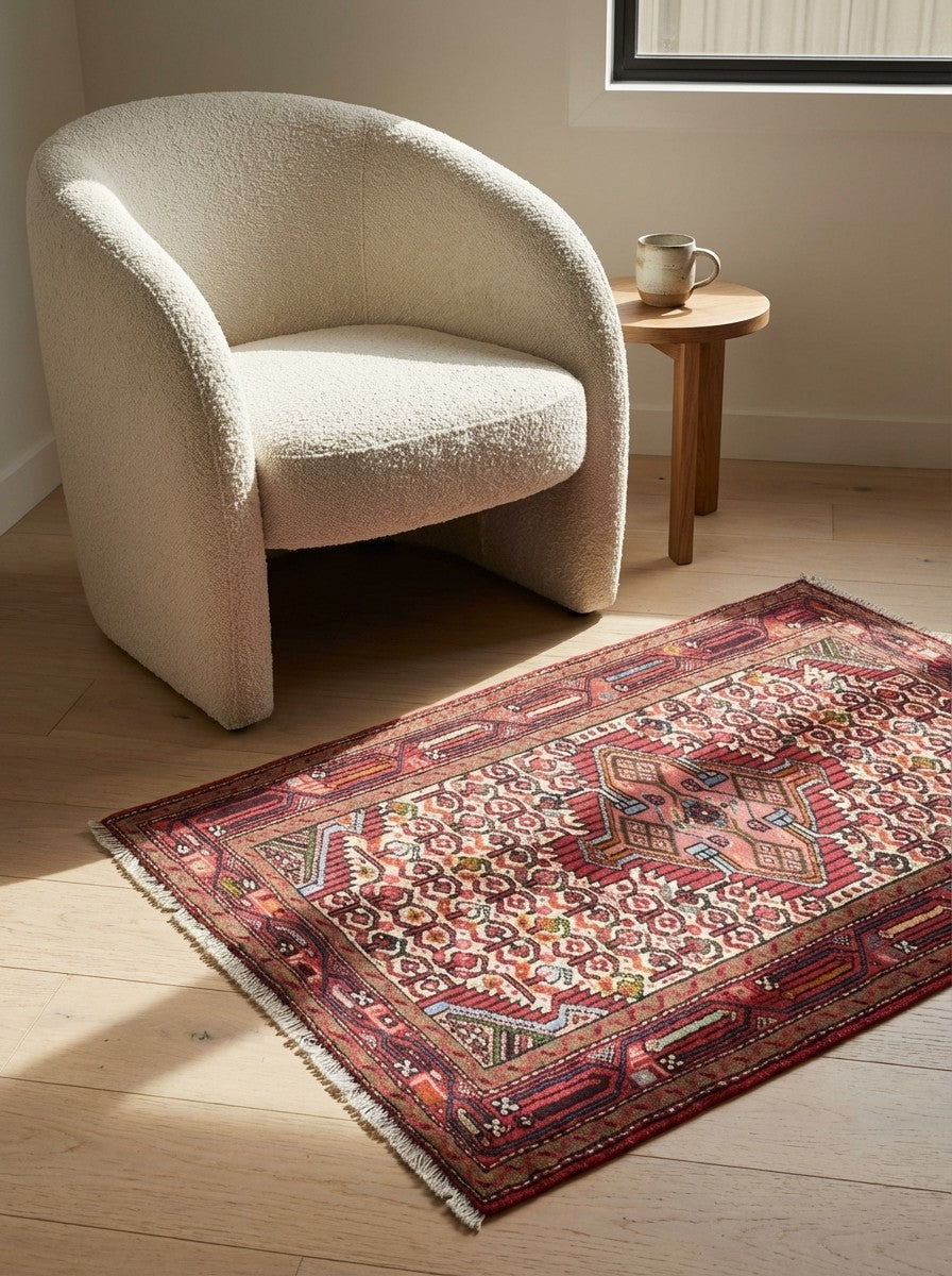 Assadabad — Hand-knotted, 80x120 cm, Beige, 100% Virgin Wool | Detail view