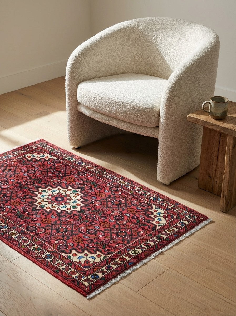 Hosseinabad — Hand-knotted, 102x146 cm, Red, 100% Virgin Wool | Detail view