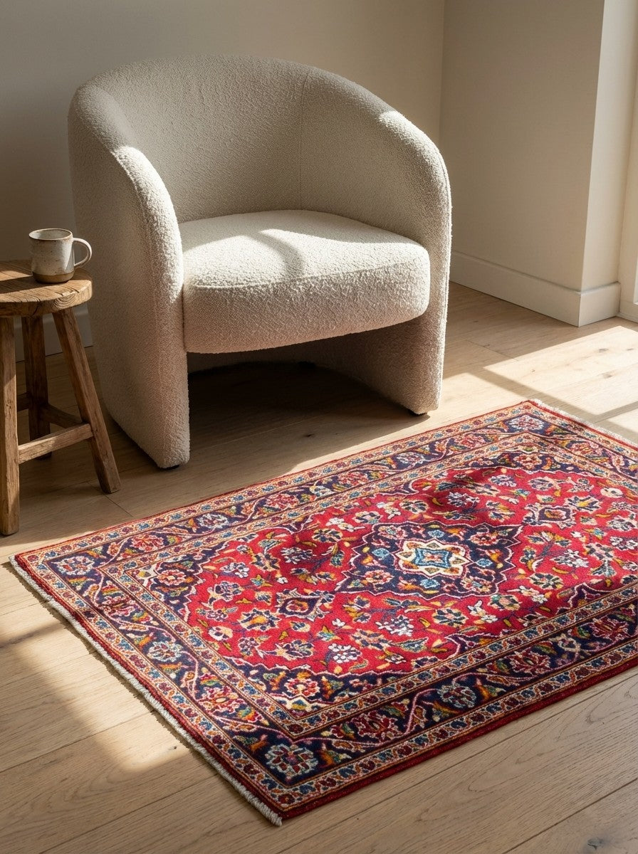 Ardakan — Hand-knotted, 102x150 cm, Red, 100% Virgin Wool | Detail view