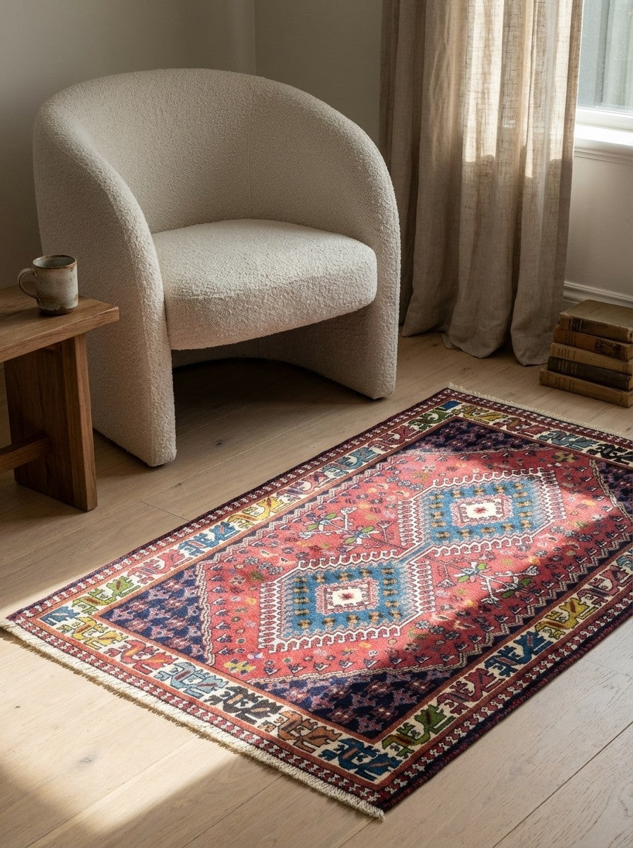 Yalameh — Hand-knotted, 81x128 cm, Red, 100% Virgin Wool | Detail view