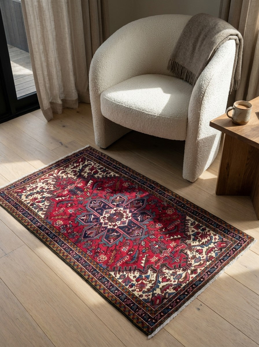 Mehrewan — Hand-knotted, 93x159 cm, Red, 100% Virgin Wool | Detail view