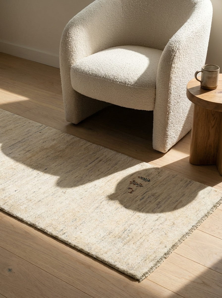 Gabbeh — Hand-knotted, 88x207 cm, Beige, 100% Virgin Wool | Detail view