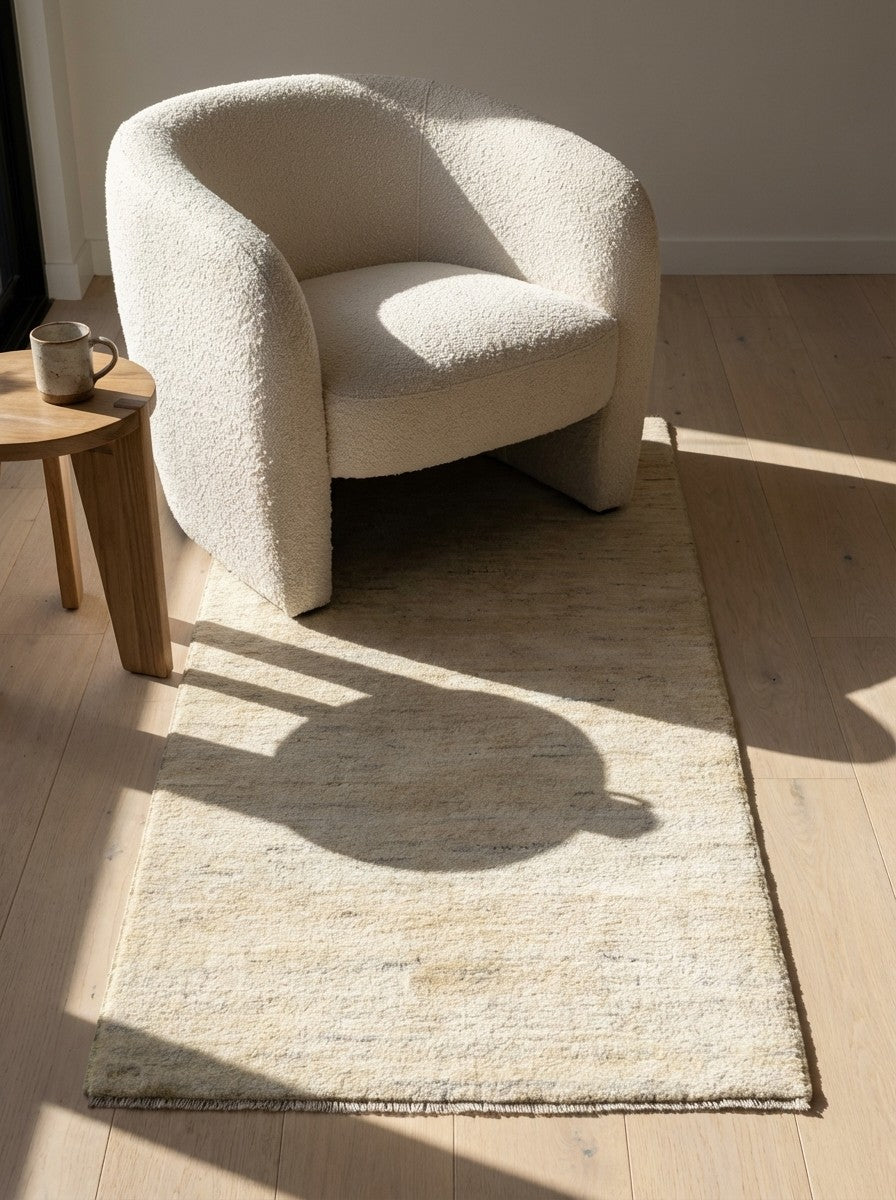 Gabbeh — Hand-knotted, 86x204 cm, Beige, 100% Virgin Wool | Detail view
