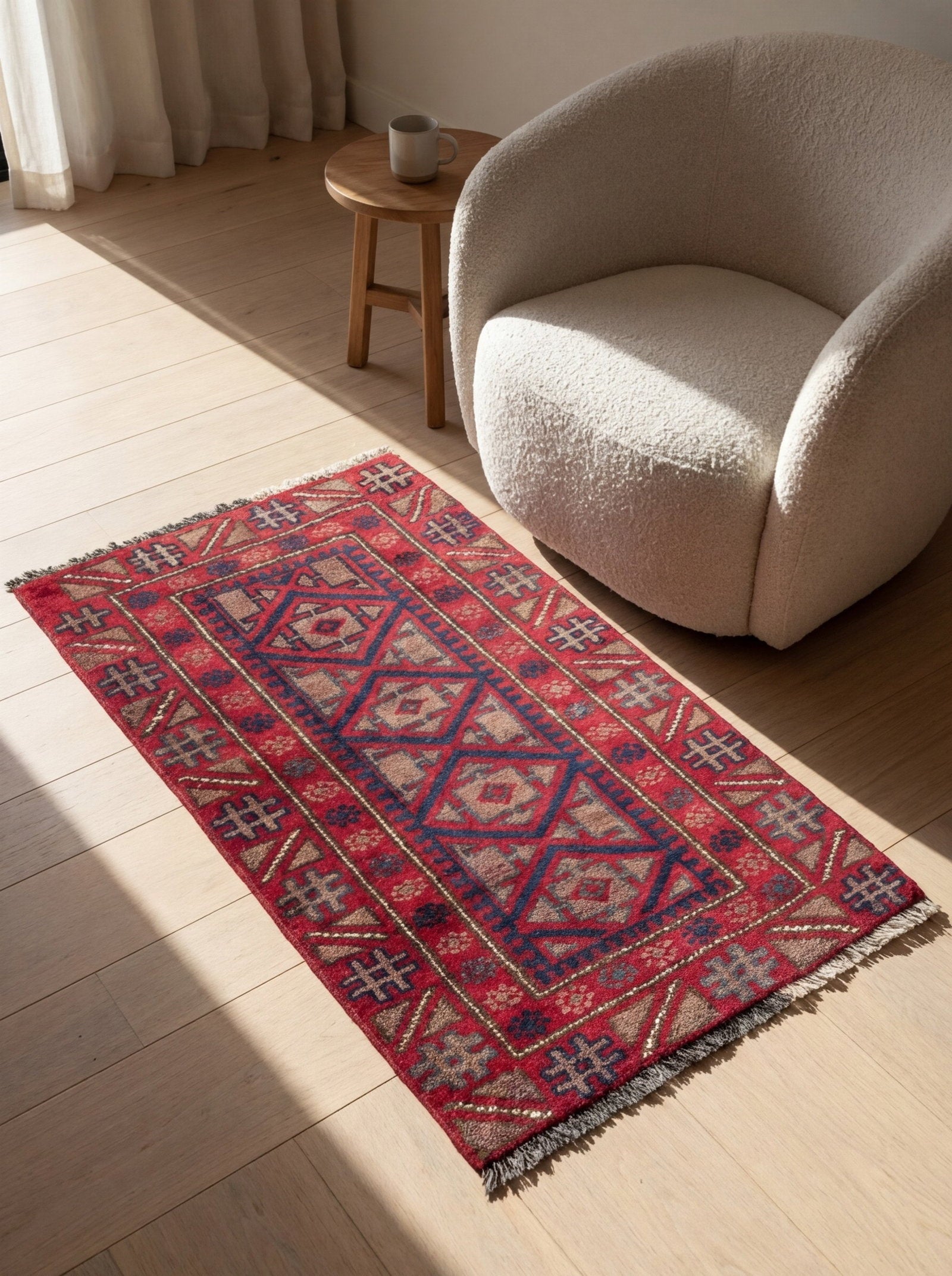 Belutch — Handgefertigt, 94x57 cm, Rot, 100% Virgin Wool | Detail view