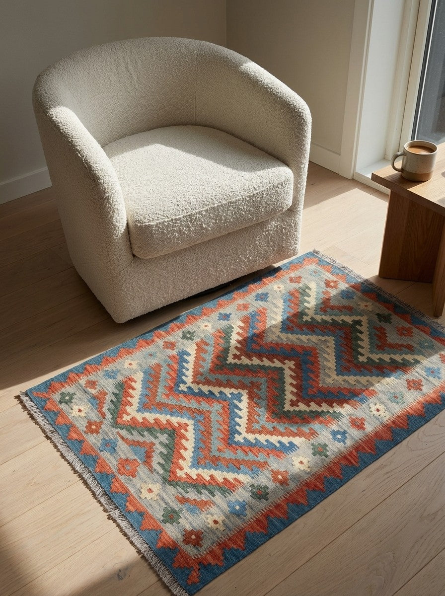 Kelim Gashgai — Handmade, 103x145 cm, Blue, 100% Virgin Wool | Detail view