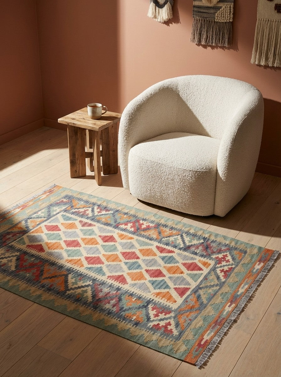 Kelim Gashgai — Handmade, 104x155 cm, Beige, 100% Virgin Wool | Detail view
