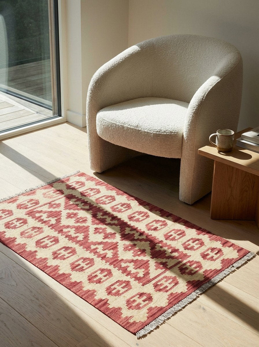 Kelim Gashgai — Handgefertigt, 90x62 cm, Beige, 100% Virgin Wool | Detail view